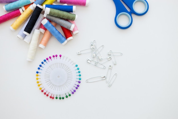 Materiály a nite pripravené na vyšívanie